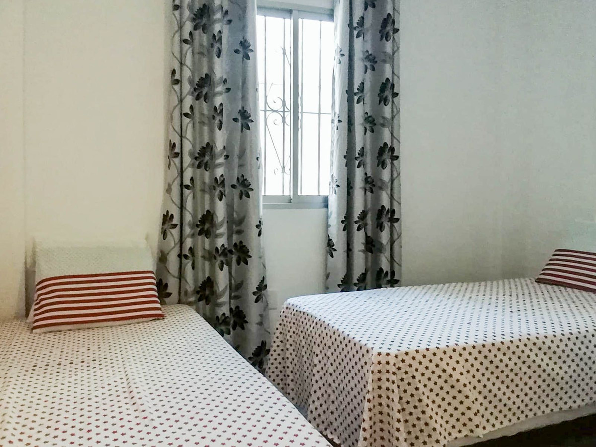 4 Bed Apartment for sale in Estepona Costa Del Sol, Málaga, Spain