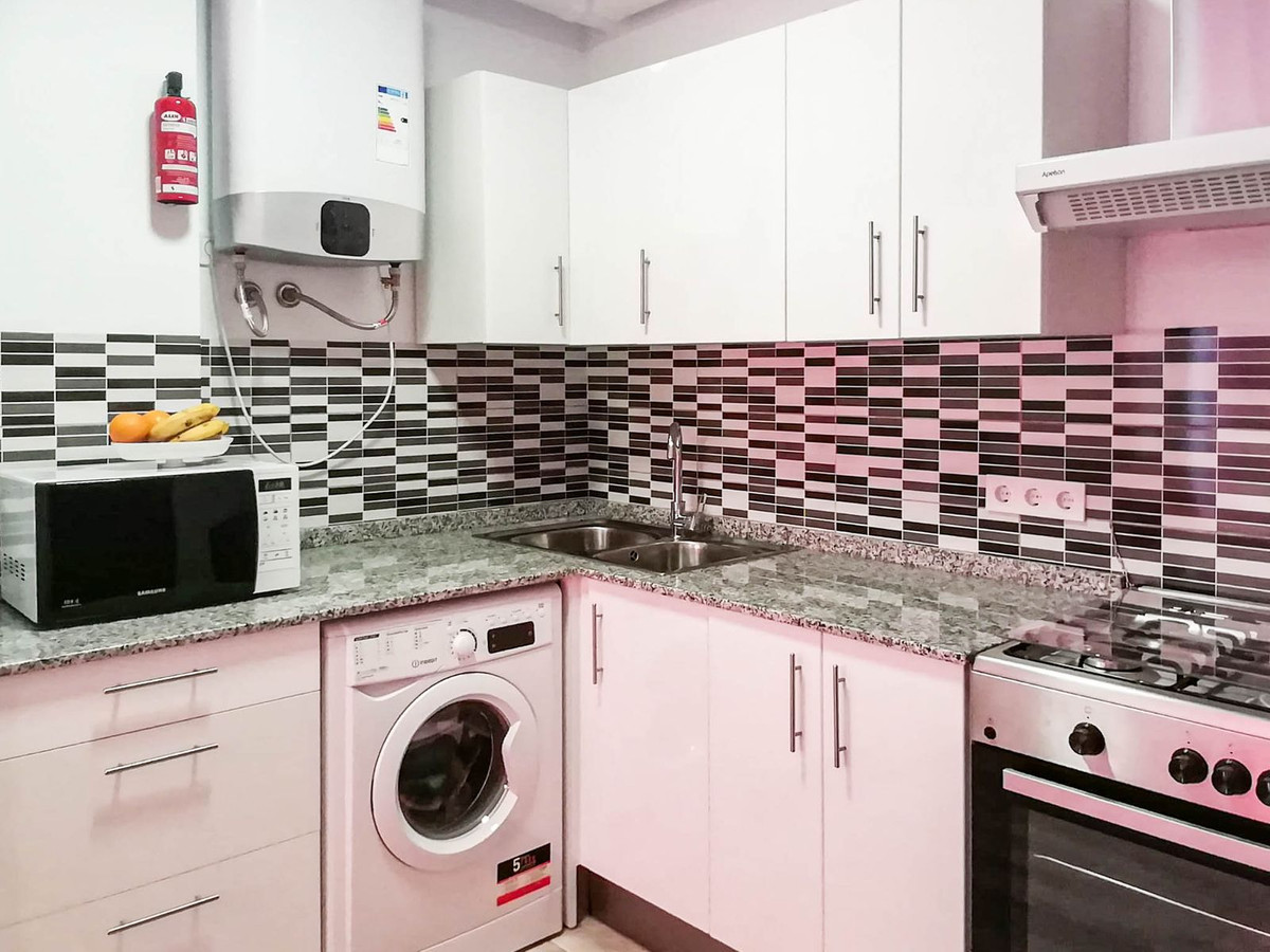 4 Bed Apartment for sale in Estepona Costa Del Sol, Málaga, Spain