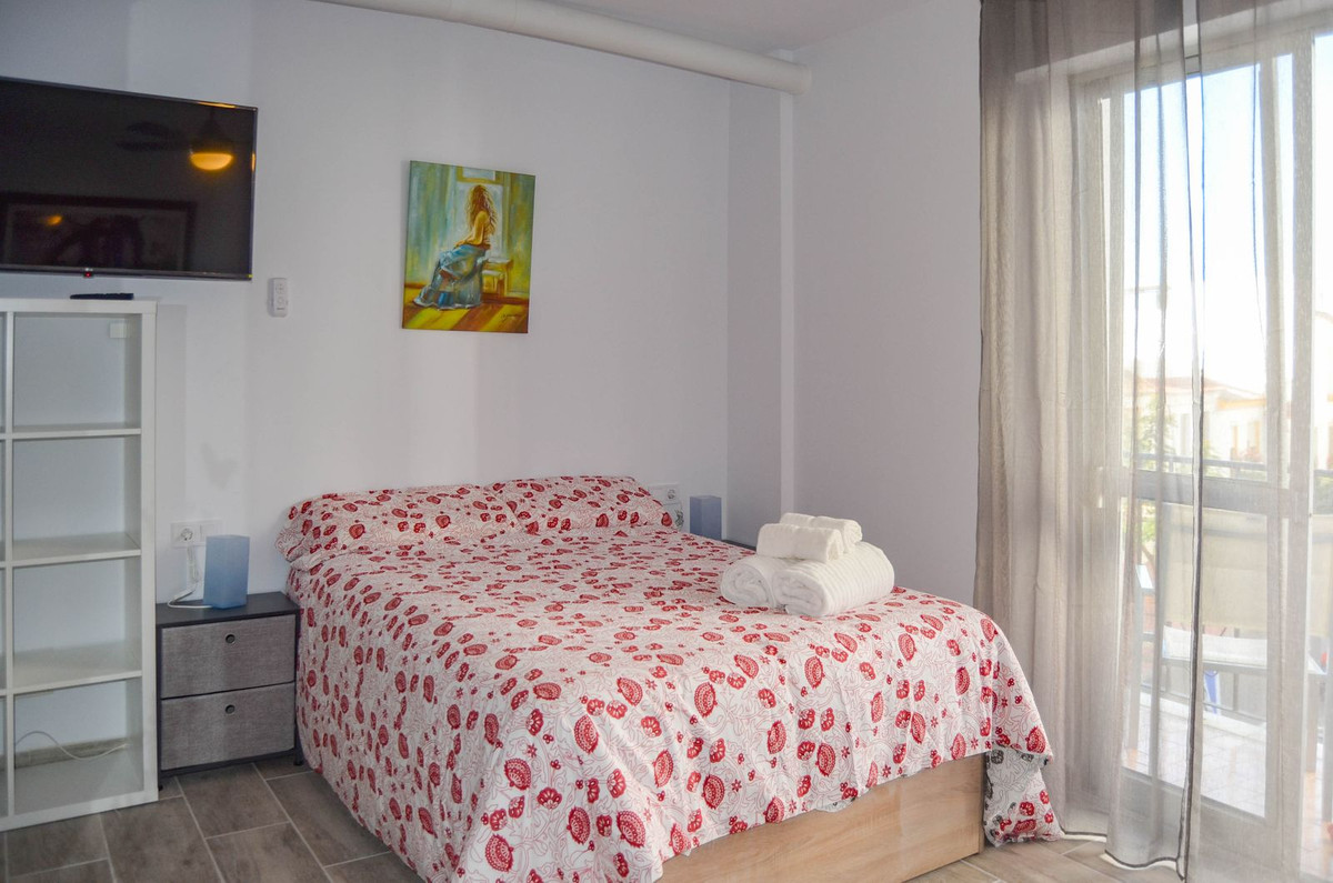 4 Bed Apartment for sale in Estepona Costa Del Sol, Málaga, Spain