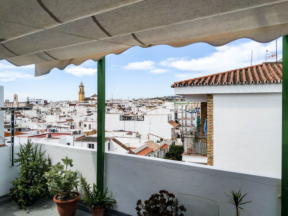 4 Bed Apartment for sale in Estepona Costa Del Sol, Málaga, Spain