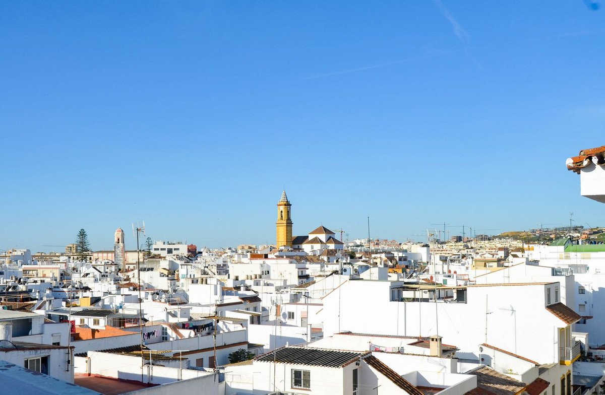 4 Bed Apartment for sale in Estepona Costa Del Sol, Málaga, Spain
