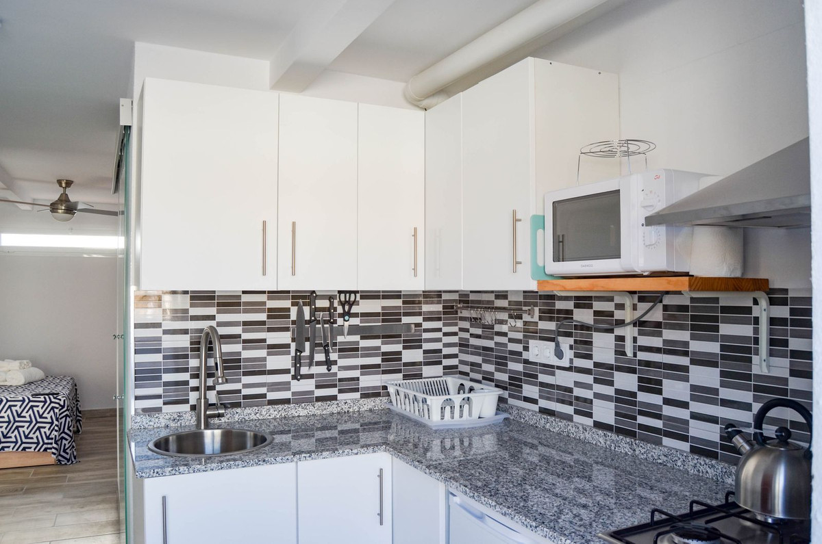 4 Bed Apartment for sale in Estepona Costa Del Sol, Málaga, Spain