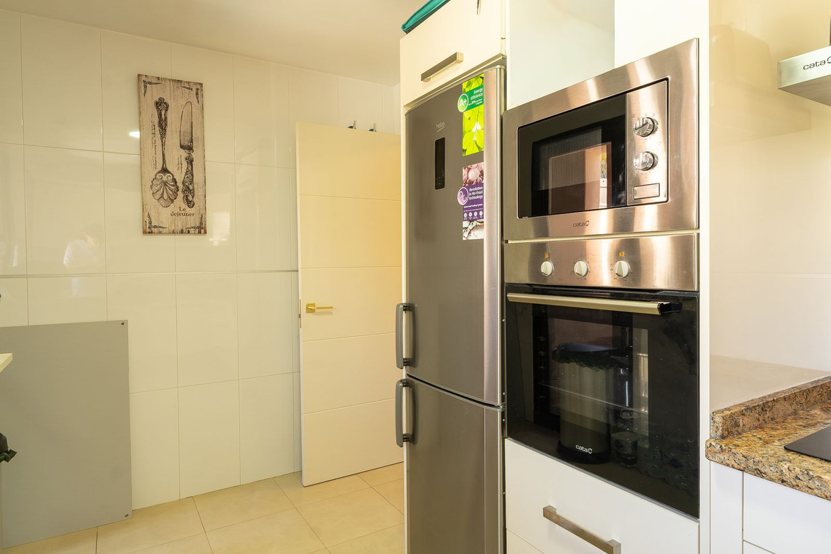 Se vende Apartamento Planta Media de 3 dormitorios en Costa Del Sol, Málaga, España