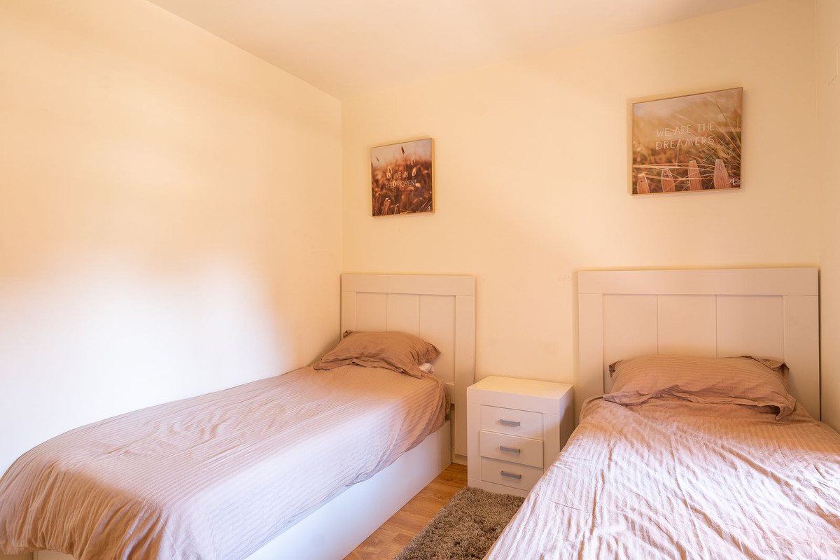 Se vende Apartamento Planta Media de 3 dormitorios en Costa Del Sol, Málaga, España