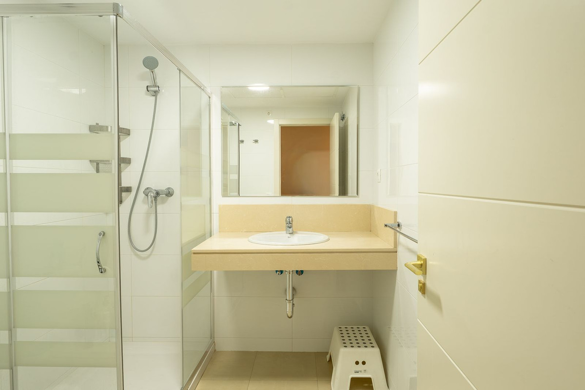 Se vende Apartamento Planta Media de 3 dormitorios en Costa Del Sol, Málaga, España