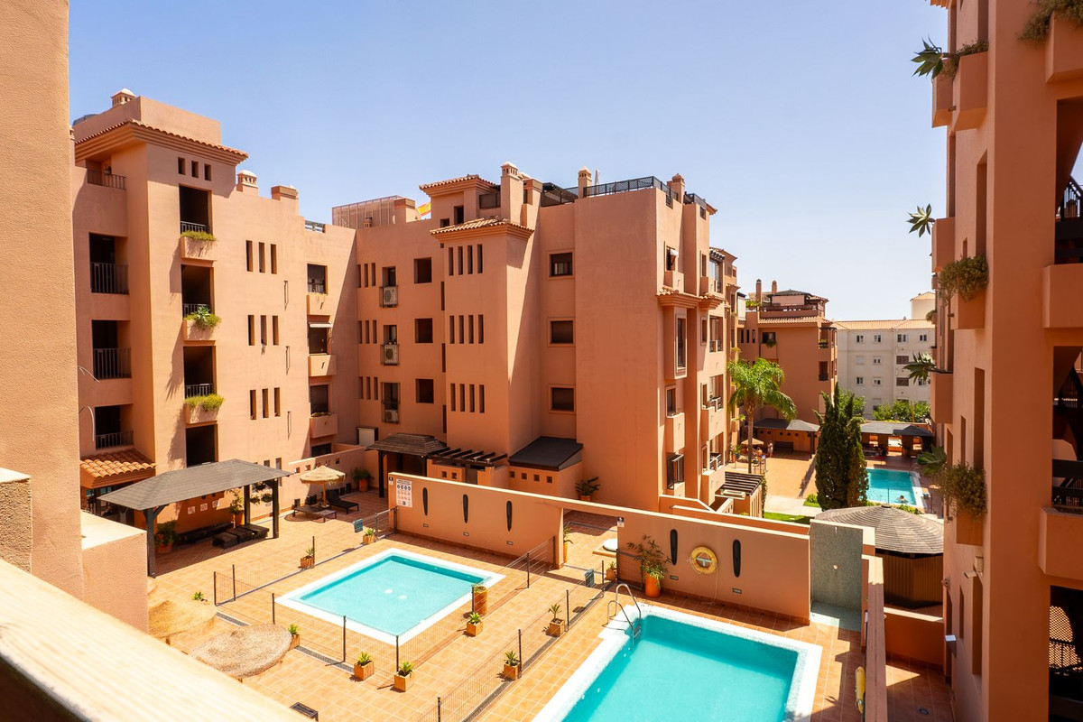 Se vende Apartamento Planta Media de 3 dormitorios en Costa Del Sol, Málaga, España