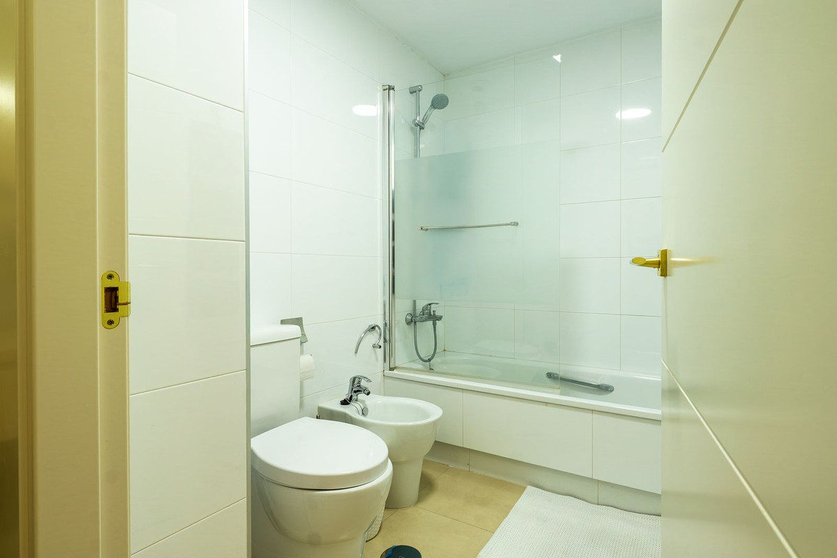 Se vende Apartamento Planta Media de 3 dormitorios en Costa Del Sol, Málaga, España