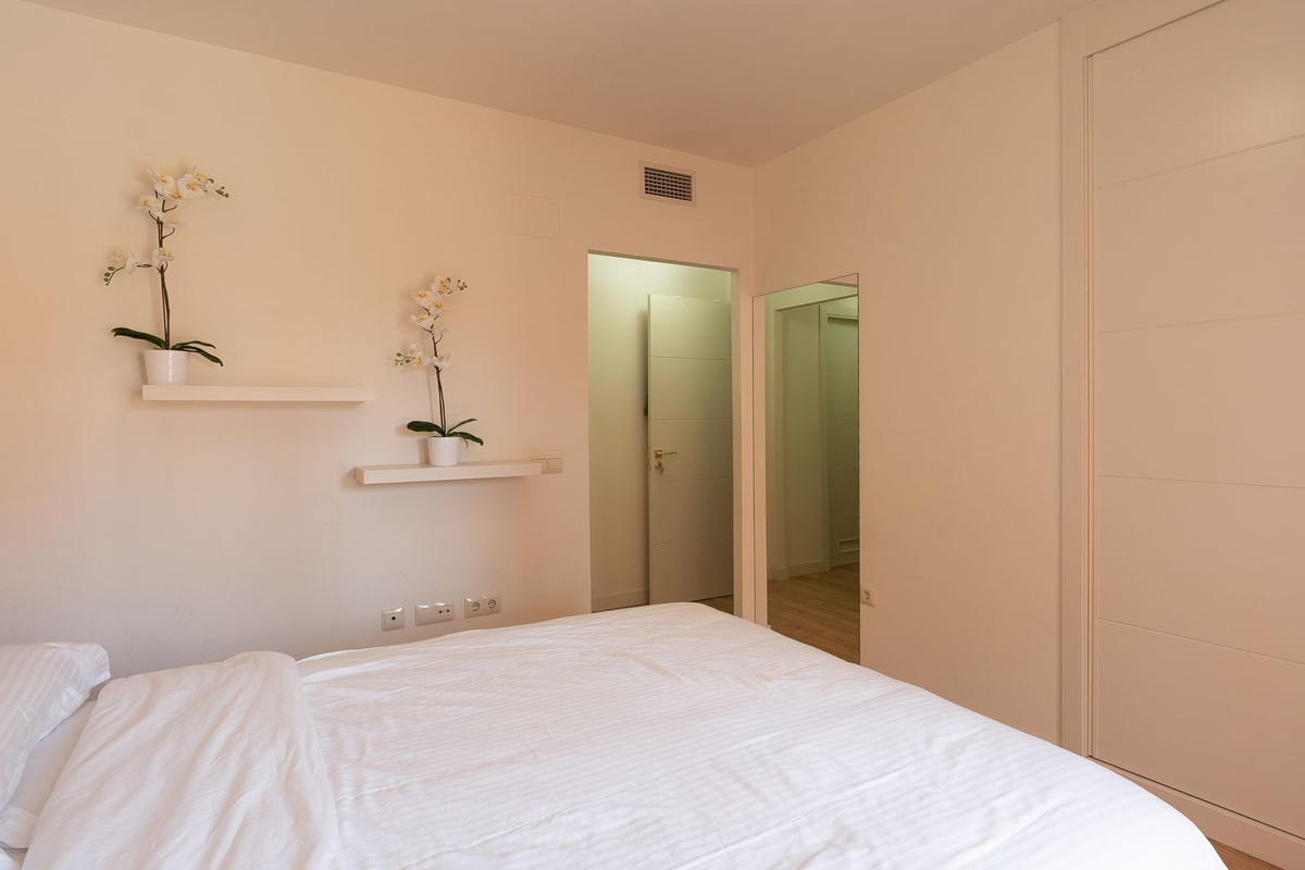 Se vende Apartamento Planta Media de 3 dormitorios en Costa Del Sol, Málaga, España