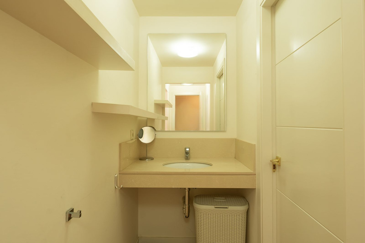 Se vende Apartamento Planta Media de 3 dormitorios en Costa Del Sol, Málaga, España