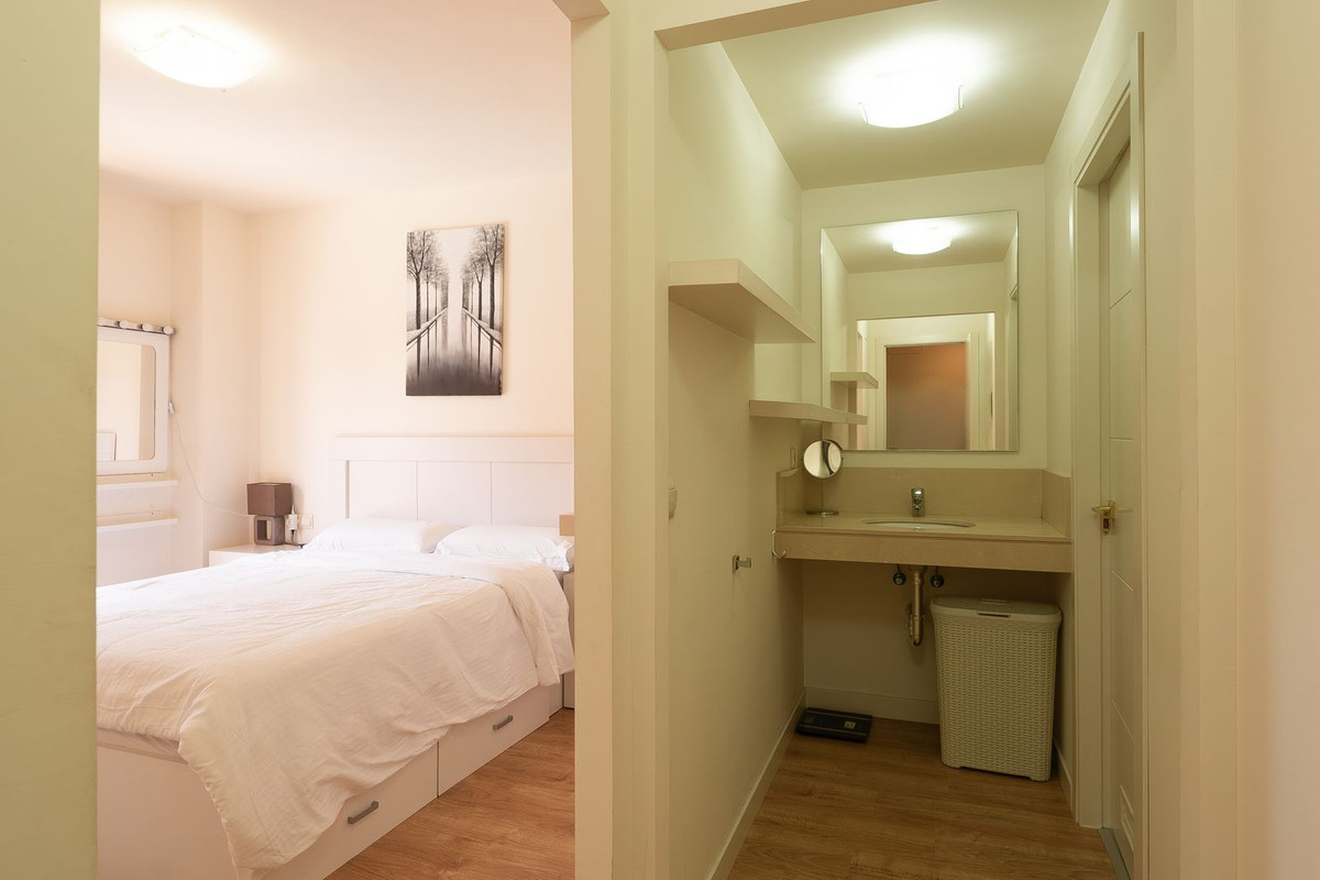 Se vende Apartamento Planta Media de 3 dormitorios en Costa Del Sol, Málaga, España