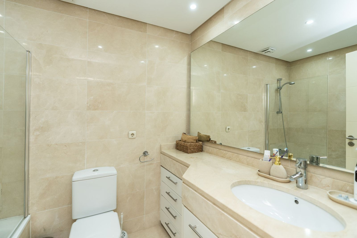 Se vende Apartamento Planta Baja de 2 dormitorios en Costa Del Sol, Málaga, España