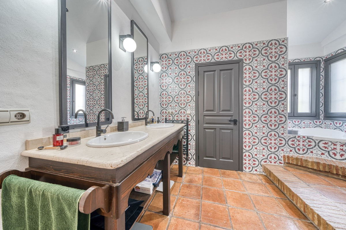 Se vende Villa - Chalet de 3 dormitorios en Costa Del Sol, Málaga, España