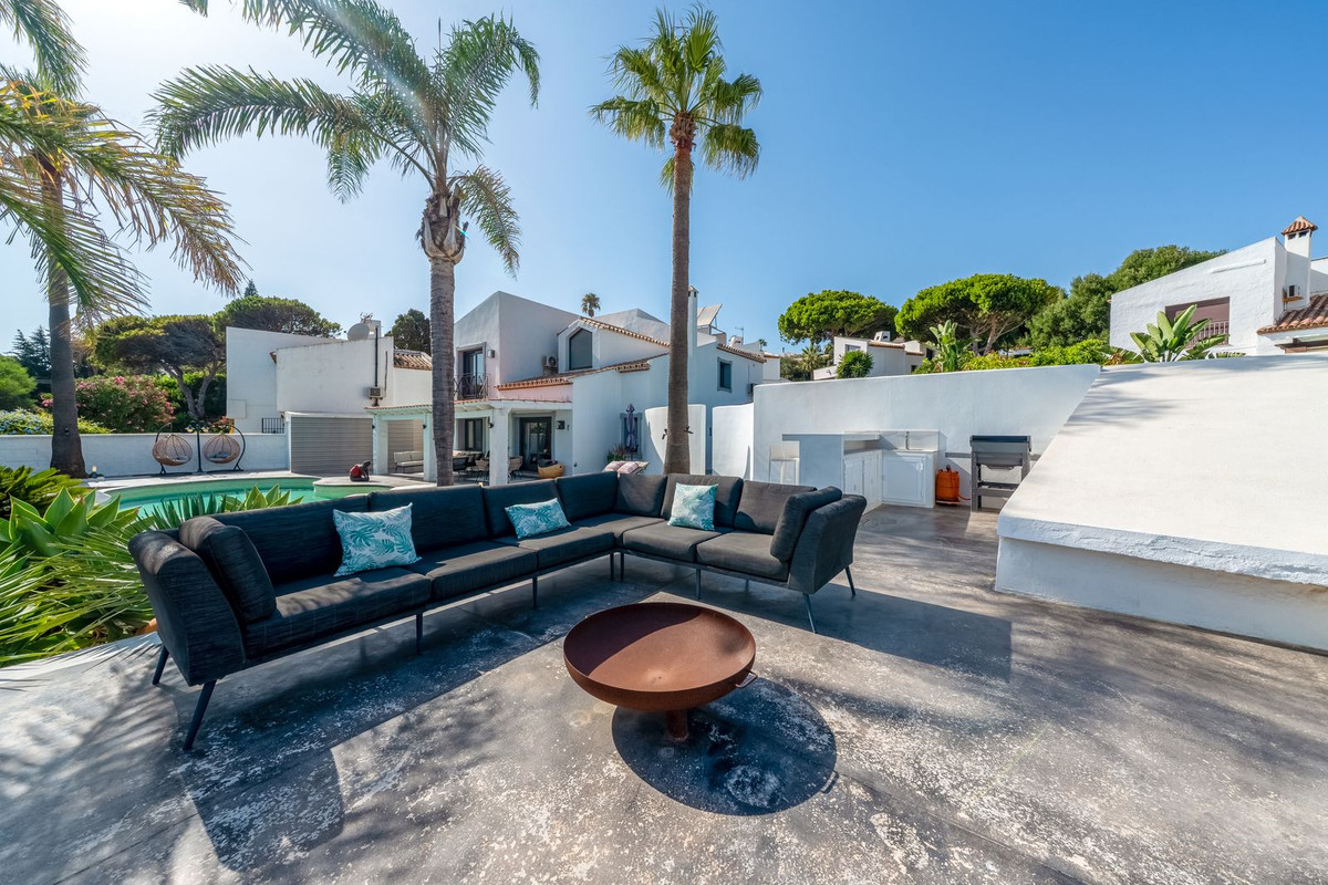 Se vende Villa - Chalet de 3 dormitorios en Costa Del Sol, Málaga, España