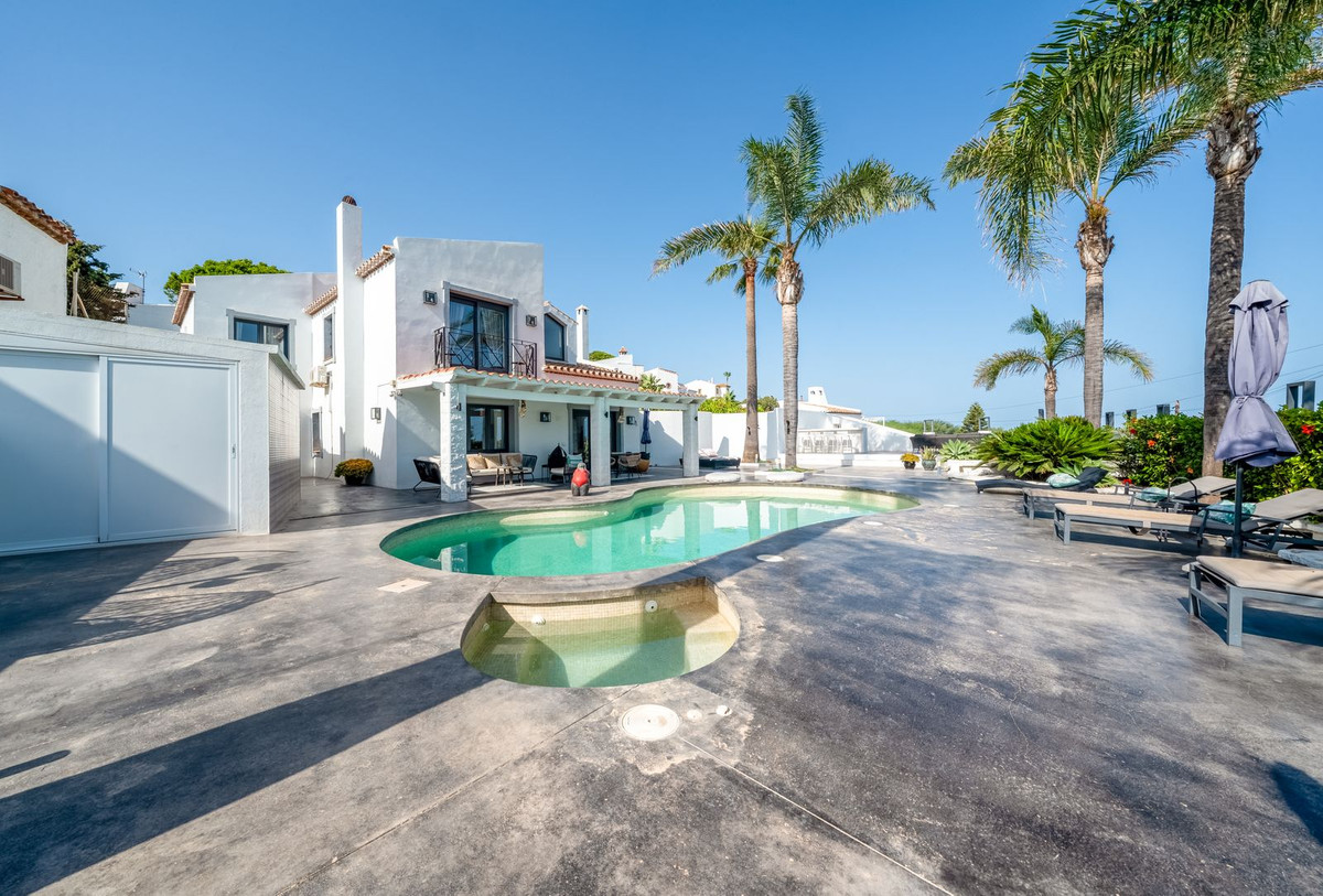 Se vende Villa - Chalet de 3 dormitorios en Costa Del Sol, Málaga, España