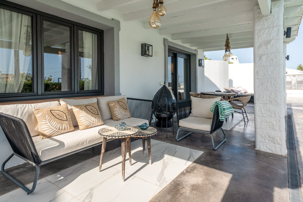 Se vende Villa - Chalet de 3 dormitorios en Costa Del Sol, Málaga, España