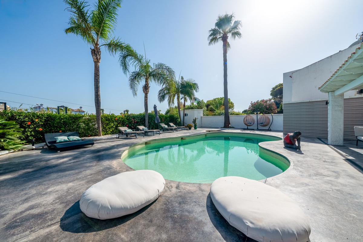 Se vende Villa - Chalet de 3 dormitorios en Costa Del Sol, Málaga, España