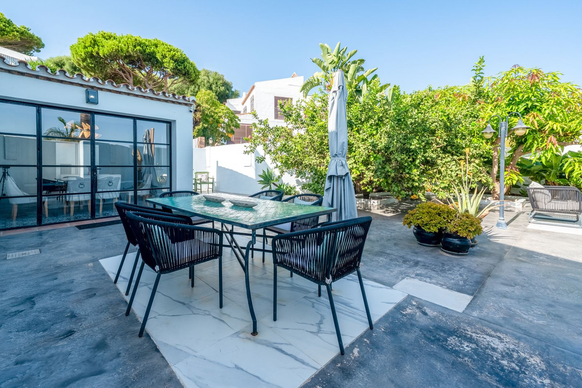 Se vende Villa - Chalet de 3 dormitorios en Costa Del Sol, Málaga, España