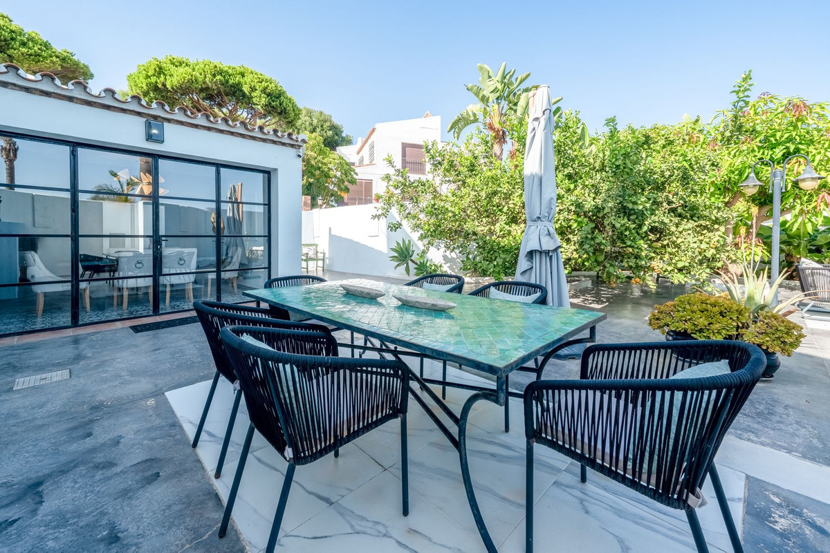 Se vende Villa - Chalet de 3 dormitorios en Costa Del Sol, Málaga, España
