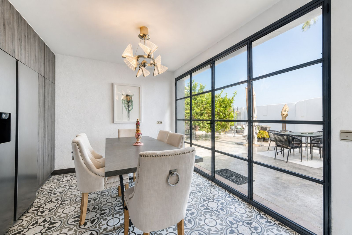 Se vende Villa - Chalet de 3 dormitorios en Costa Del Sol, Málaga, España