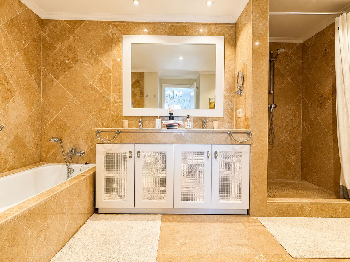 Se vende Apartamento Planta Media de 2 dormitorios en Costa Del Sol, Málaga, España