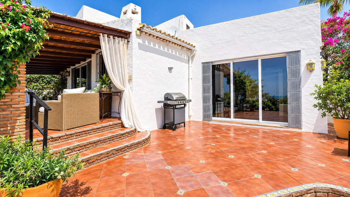 3 Bed Townhouse for sale in Casares Playa Costa Del Sol, Málaga, Spain