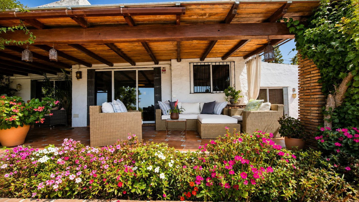 3 Bed Townhouse for sale in Casares Playa Costa Del Sol, Málaga, Spain