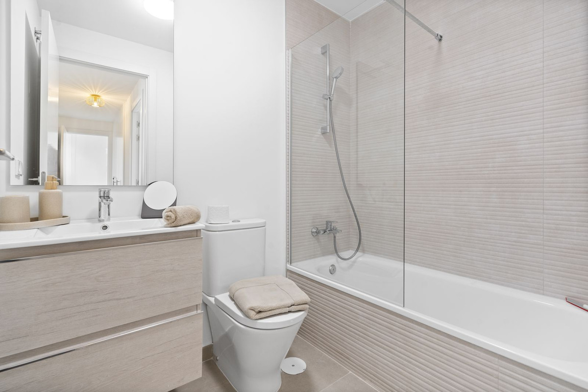 Se vende Apartamento en Planta Última de 3 dormitorios en Costa Del Sol, Málaga, España