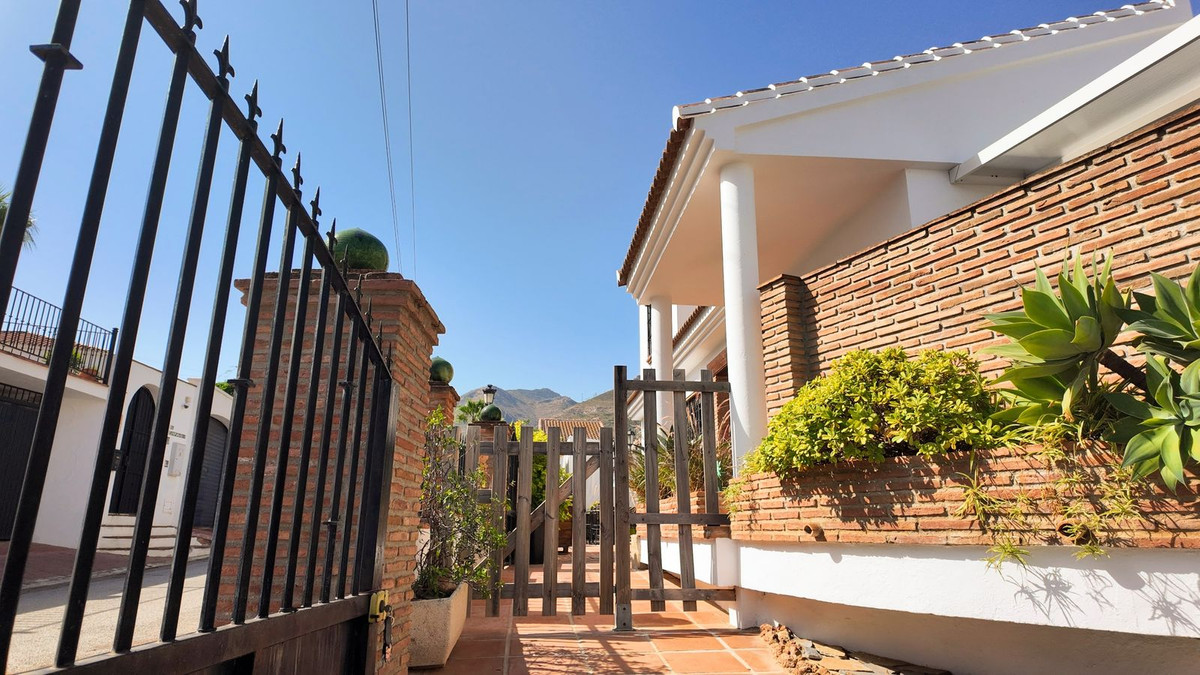 Se vende Villa - Chalet de 6 dormitorios en Costa Del Sol, Málaga, España