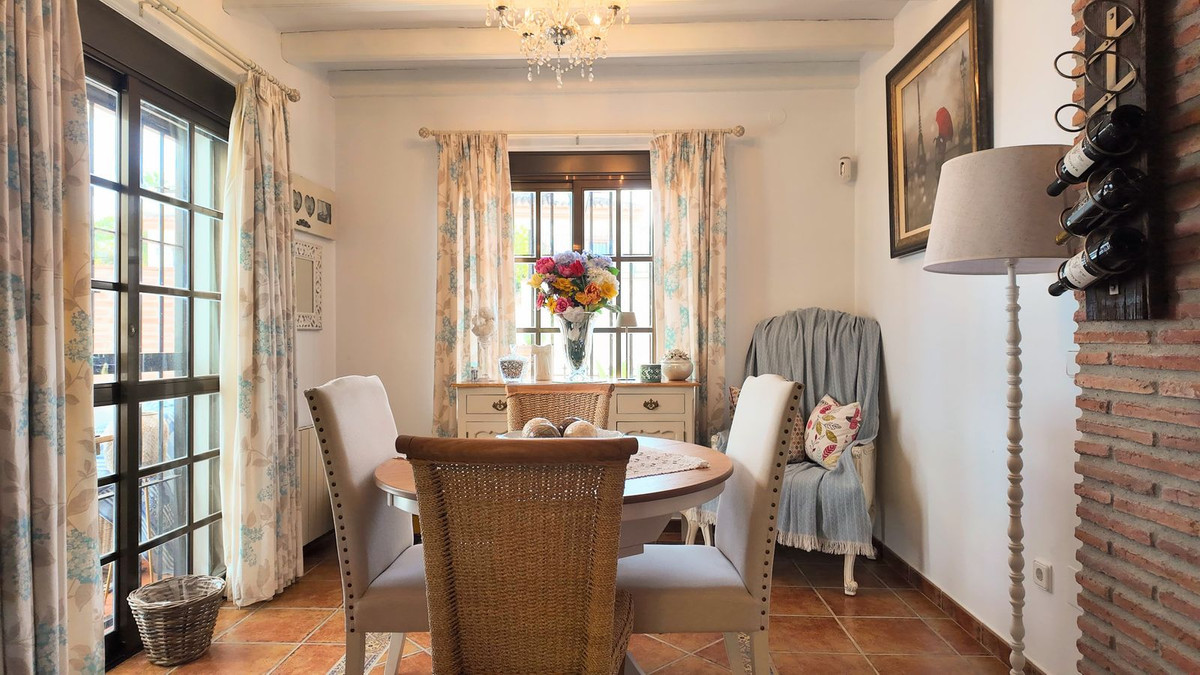 Se vende Villa - Chalet de 6 dormitorios en Costa Del Sol, Málaga, España
