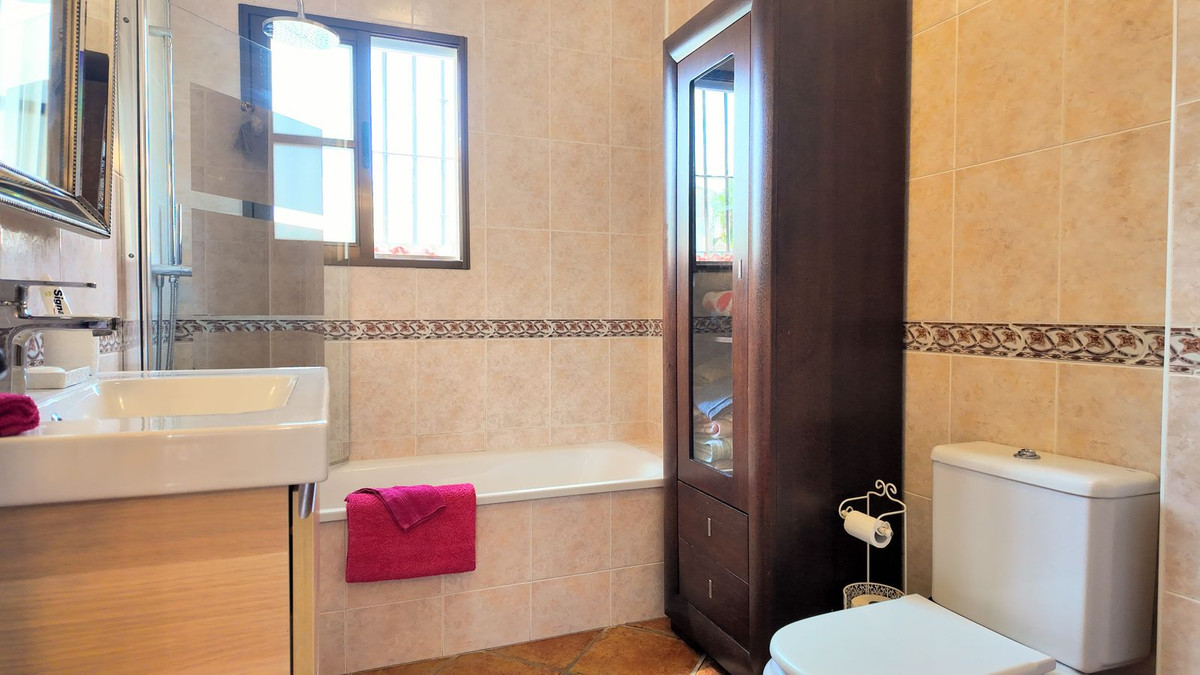 Se vende Villa - Chalet de 6 dormitorios en Costa Del Sol, Málaga, España