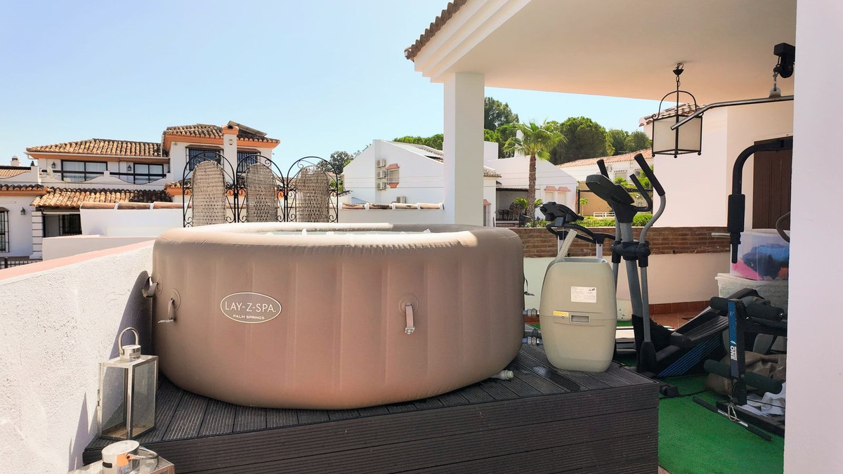 Se vende Villa - Chalet de 6 dormitorios en Costa Del Sol, Málaga, España