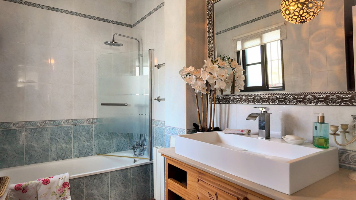 Se vende Villa - Chalet de 6 dormitorios en Costa Del Sol, Málaga, España