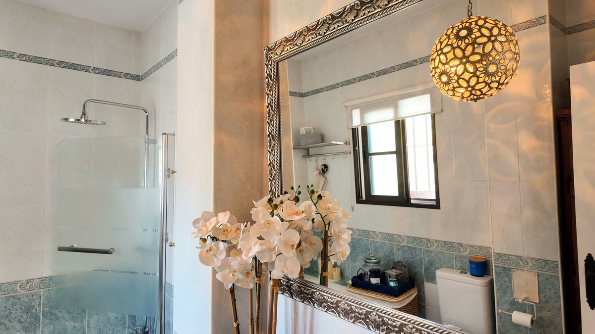 Se vende Villa - Chalet de 6 dormitorios en Costa Del Sol, Málaga, España
