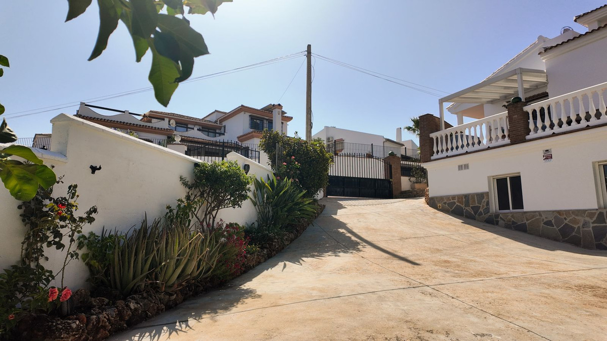 Se vende Villa - Chalet de 6 dormitorios en Costa Del Sol, Málaga, España