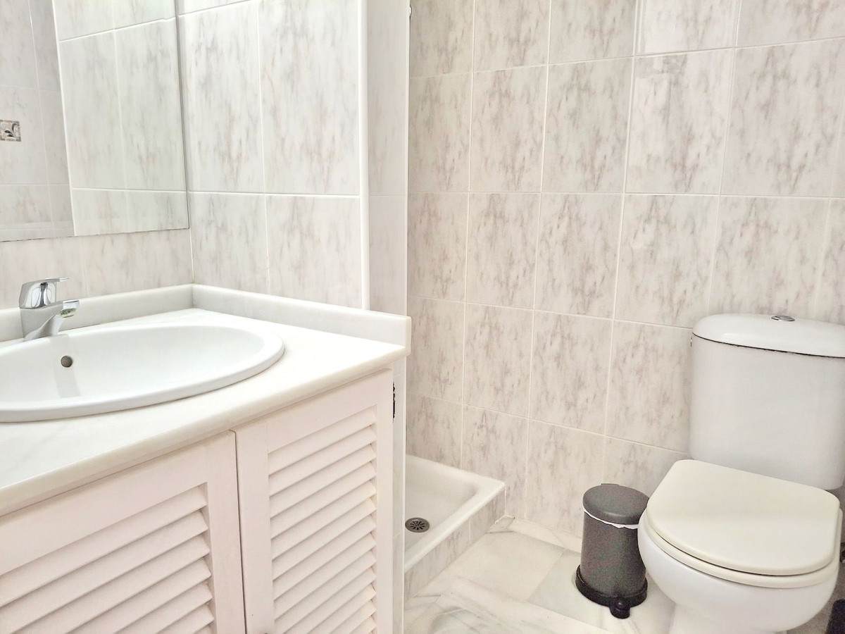 Se vende Apartamento Planta Media de 3 dormitorios en Costa Del Sol, Málaga, España