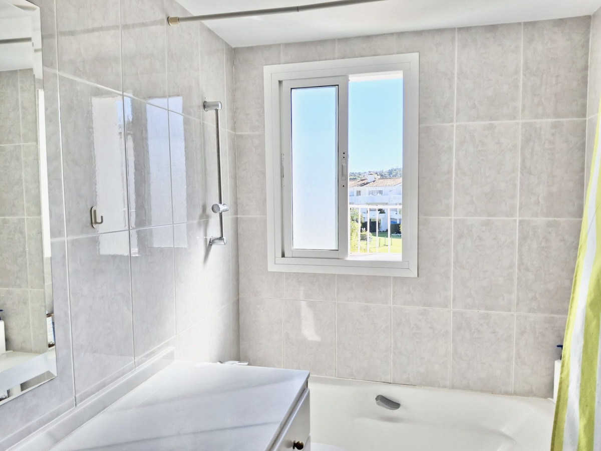 Se vende Apartamento Planta Media de 3 dormitorios en Costa Del Sol, Málaga, España
