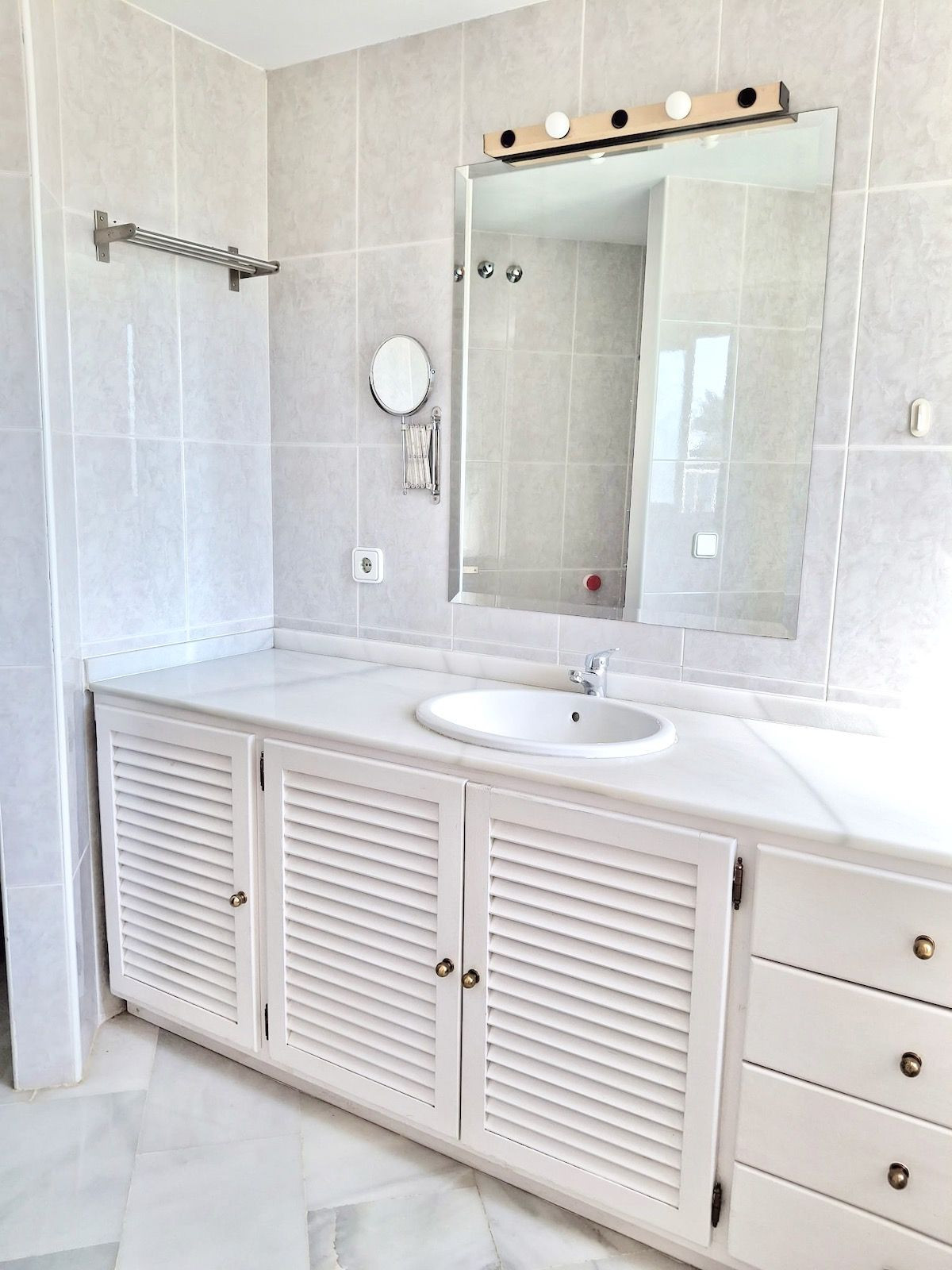 Se vende Apartamento Planta Media de 3 dormitorios en Costa Del Sol, Málaga, España