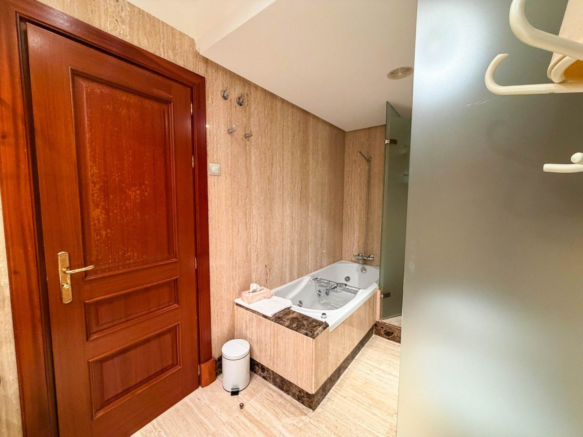 2 Bed Apartment for sale in New Golden Mile Costa Del Sol, Málaga, Spain