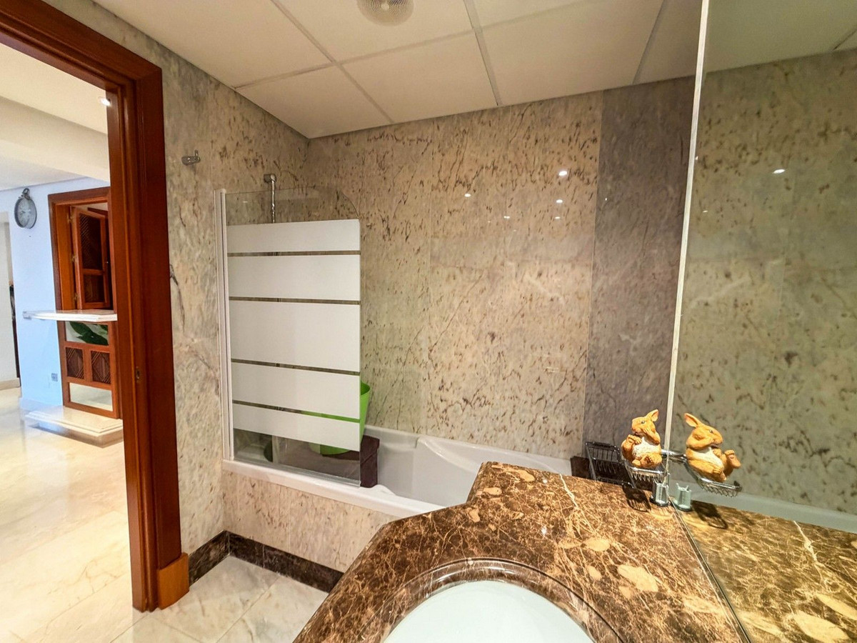 2 Bed Apartment for sale in New Golden Mile Costa Del Sol, Málaga, Spain