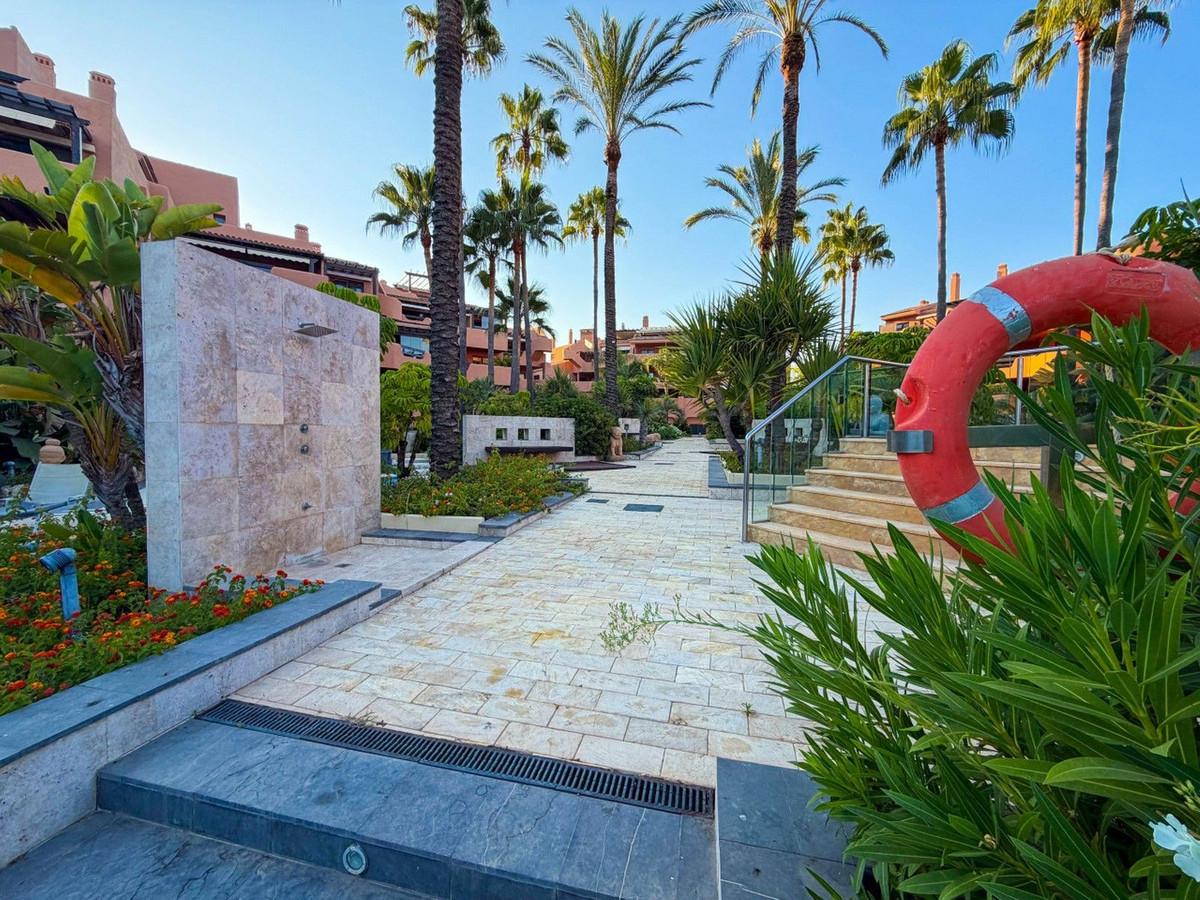 2 Bed Apartment for sale in New Golden Mile Costa Del Sol, Málaga, Spain