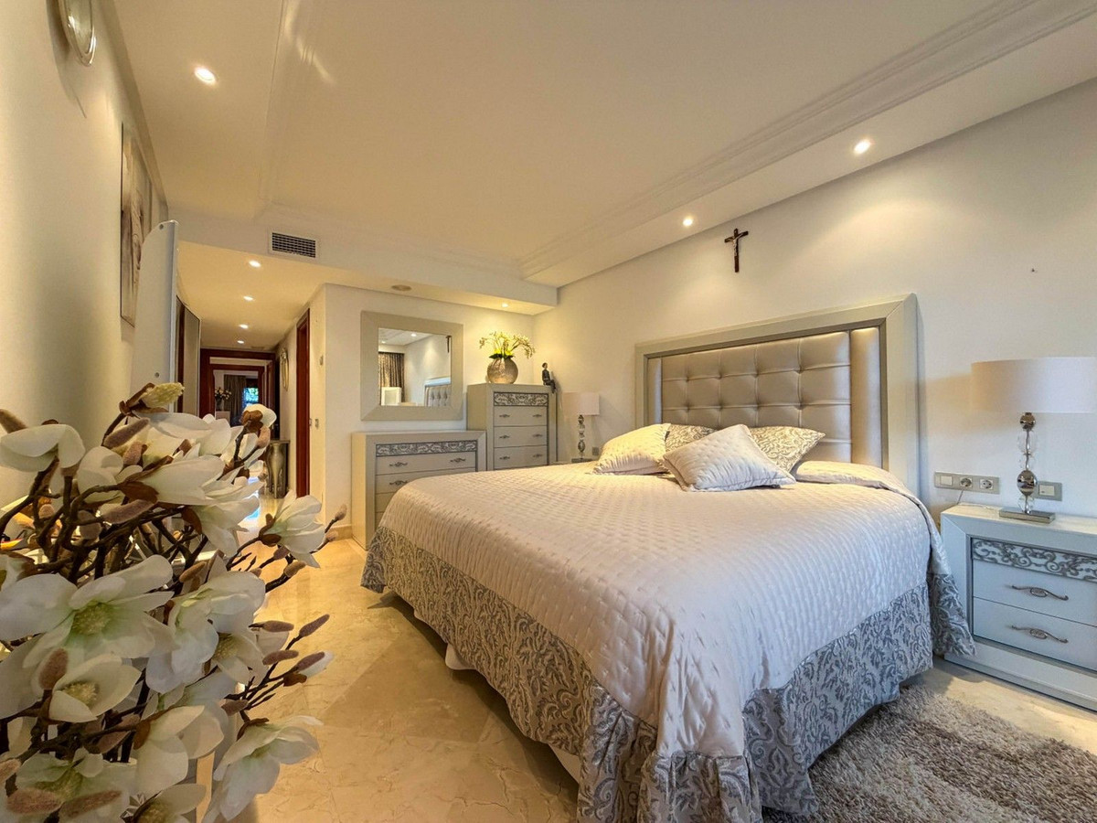 2 Bed Apartment for sale in New Golden Mile Costa Del Sol, Málaga, Spain