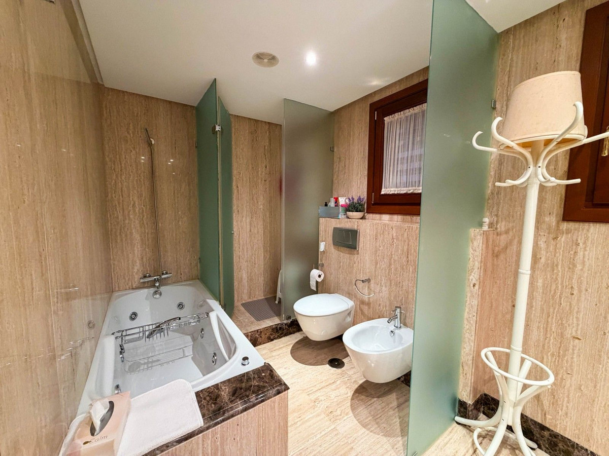 2 Bed Apartment for sale in New Golden Mile Costa Del Sol, Málaga, Spain
