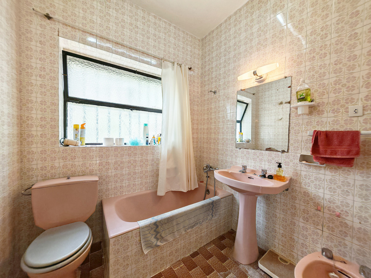 Se vende Villa - Chalet de 3 dormitorios en Costa Del Sol, Málaga, España