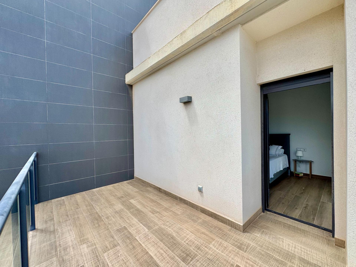 Se vende Villa - Chalet de 4 dormitorios en Costa Blanca, Alicante, España