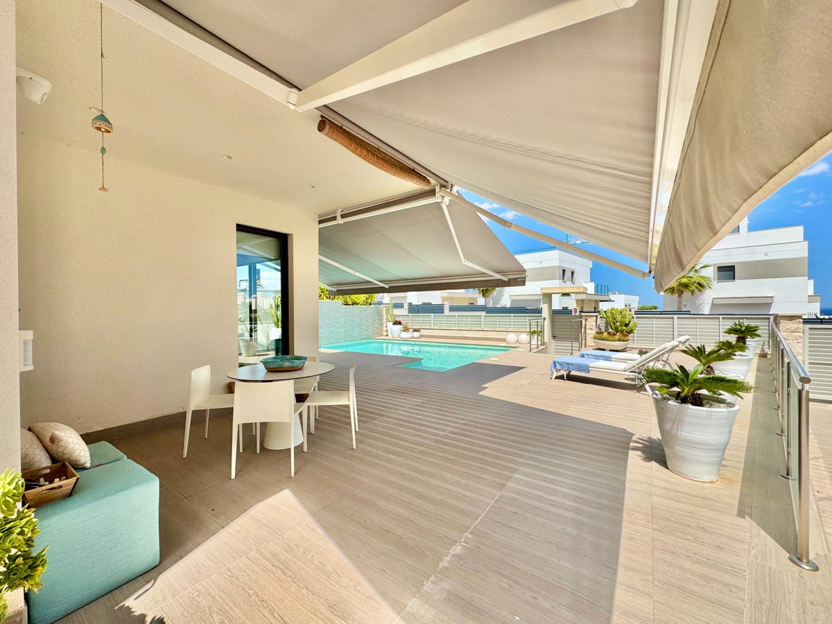 Se vende Villa - Chalet de 4 dormitorios en Costa Blanca, Alicante, España