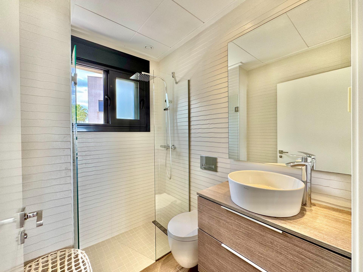 Se vende Villa - Chalet de 4 dormitorios en Costa Blanca, Alicante, España