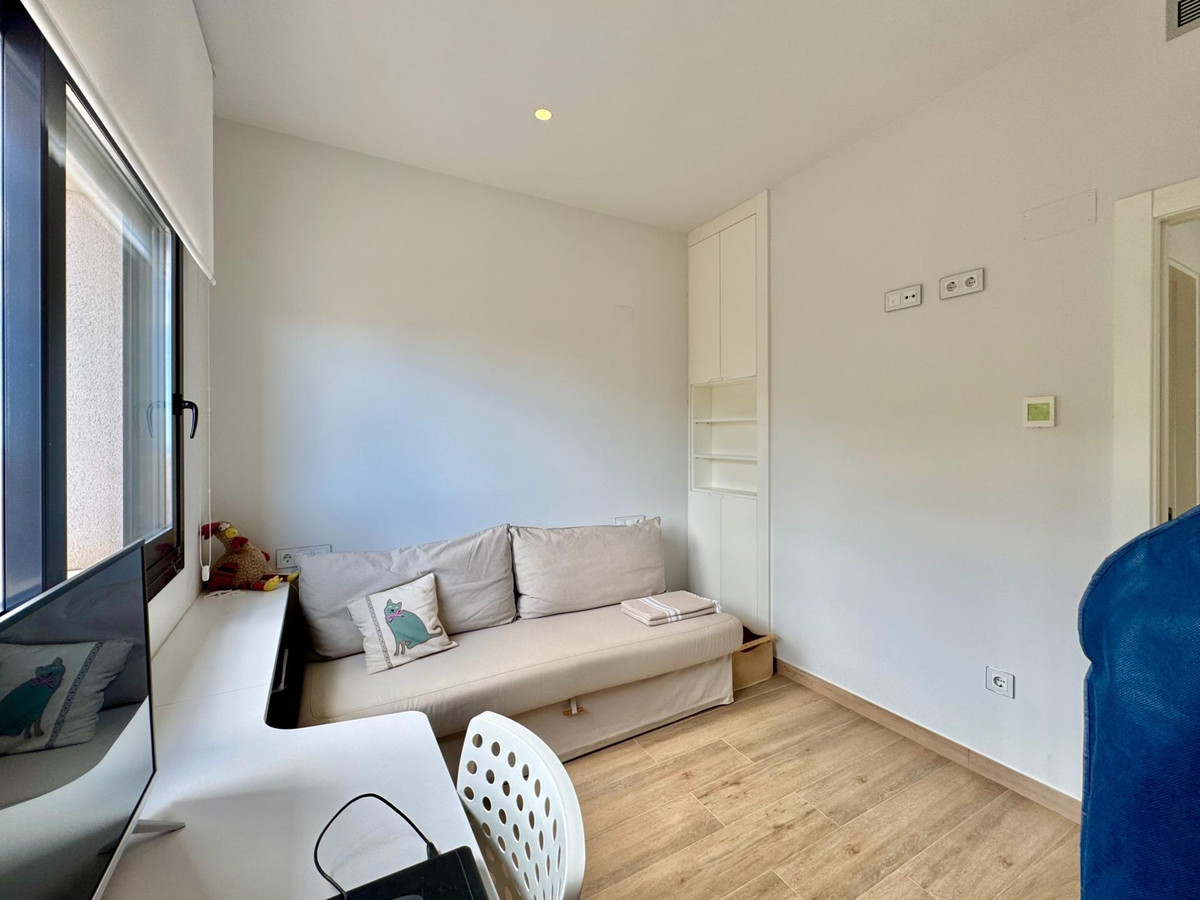 Se vende Villa - Chalet de 4 dormitorios en Costa Blanca, Alicante, España