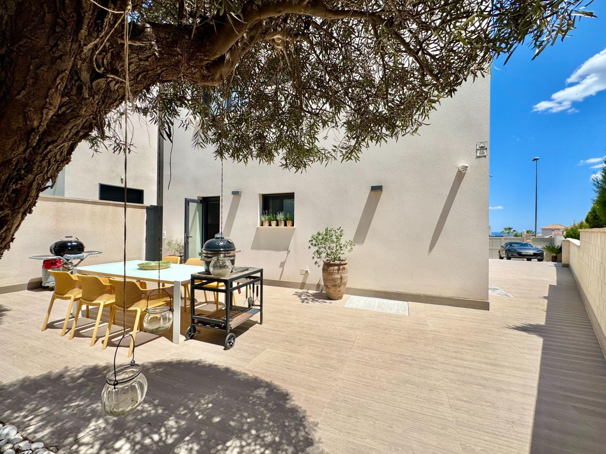 Se vende Villa - Chalet de 4 dormitorios en Costa Blanca, Alicante, España