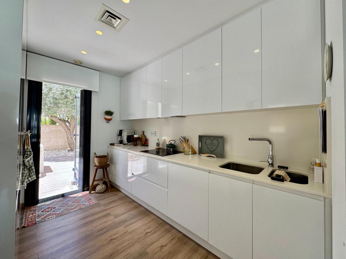 Se vende Villa - Chalet de 4 dormitorios en Costa Blanca, Alicante, España