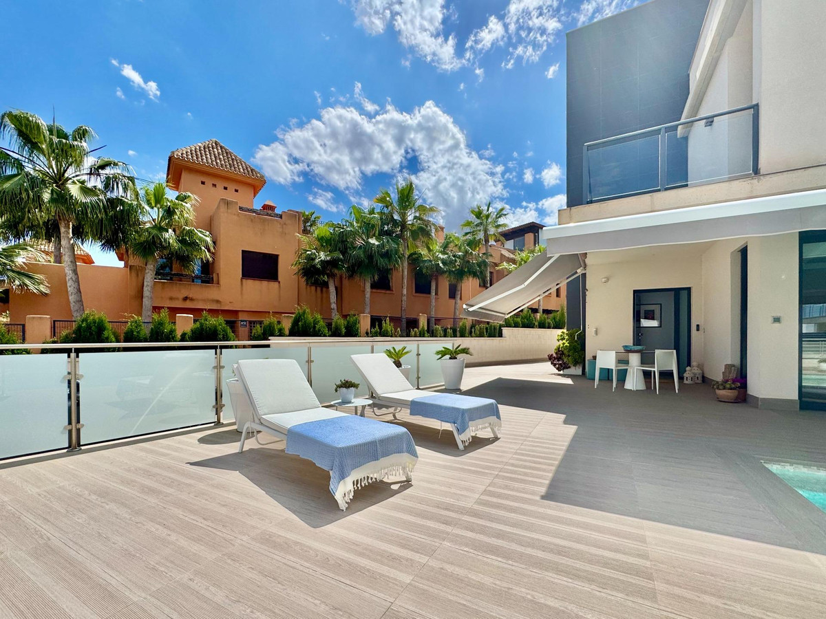 Se vende Villa - Chalet de 4 dormitorios en Costa Blanca, Alicante, España